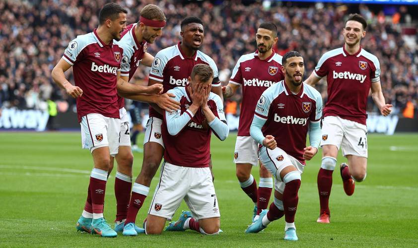 镜报：曼联1月无法召回霍伊伦，那不勒斯有欧冠资格就能买断