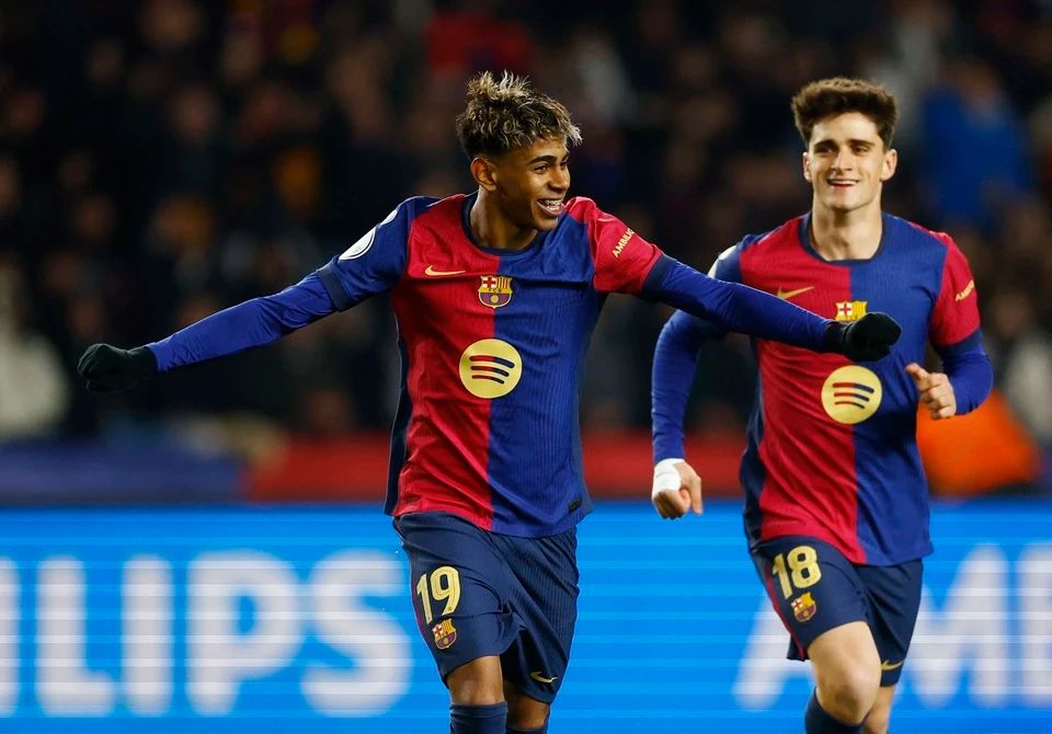 篮球湖人球迷热情支持球队