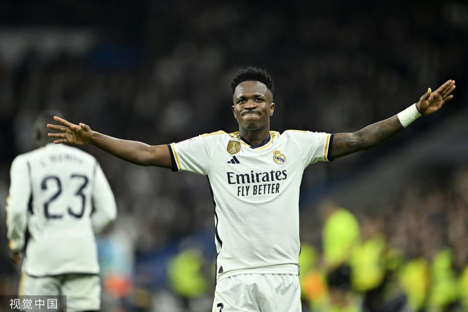 阿奇姆彭迎来中超第200场里程碑，此前199场贡献68球21助