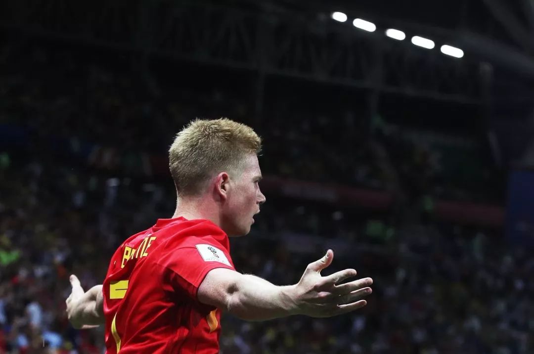 大哥你在干嘛？米兰德比补时阶段，巴斯托尼掏裆奇克